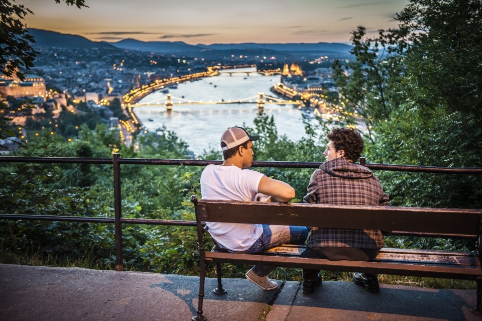 Utsikt over Széchenyi Lánc-broen som går over Donau i Budapest, Ungarn.